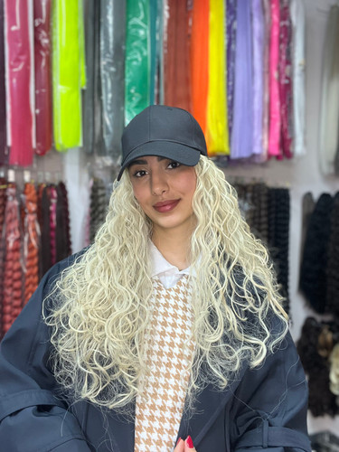 کلاه مویی بلوند کنفی حالتدار